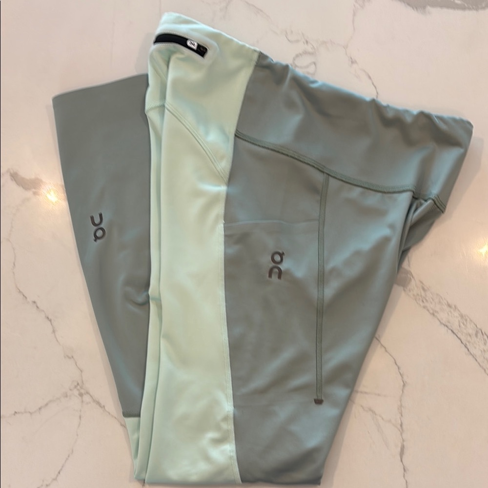 On Cloud 7/8 Run On Clouds Performance Tights